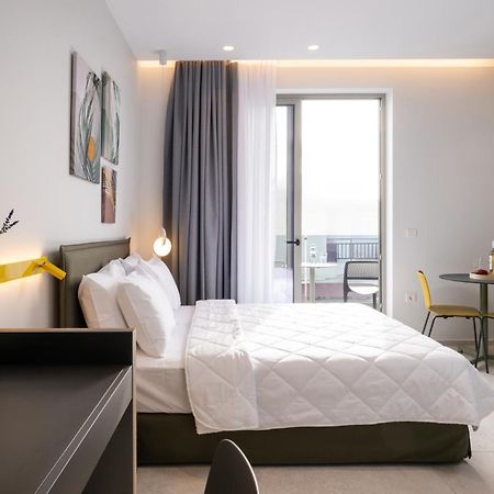 Mosaic Urban Living Apartment Ираклио Екстериор снимка