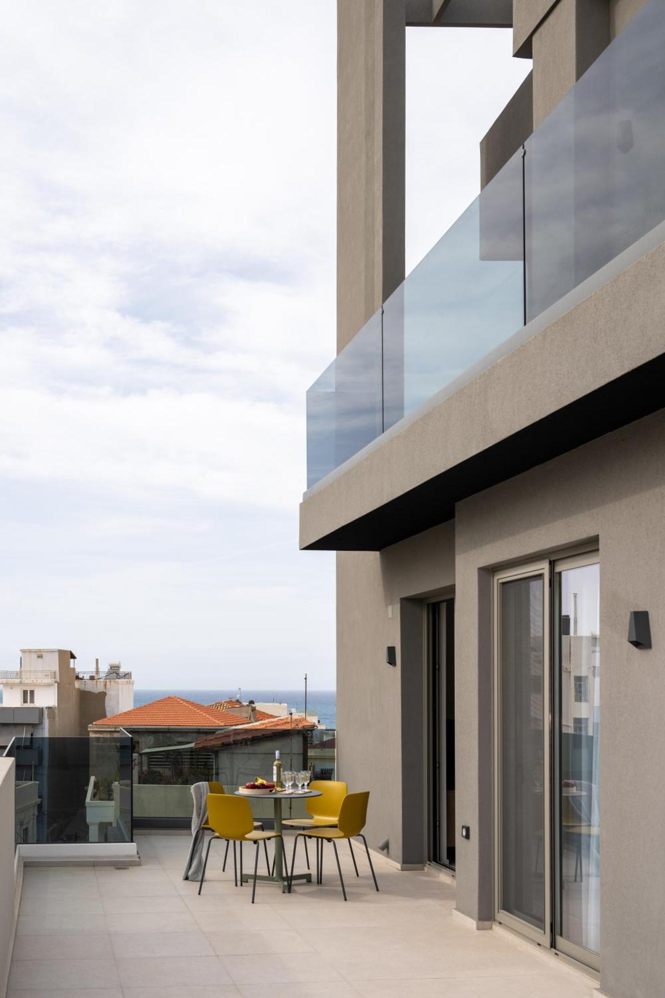 Mosaic Urban Living Apartment Ираклио Екстериор снимка