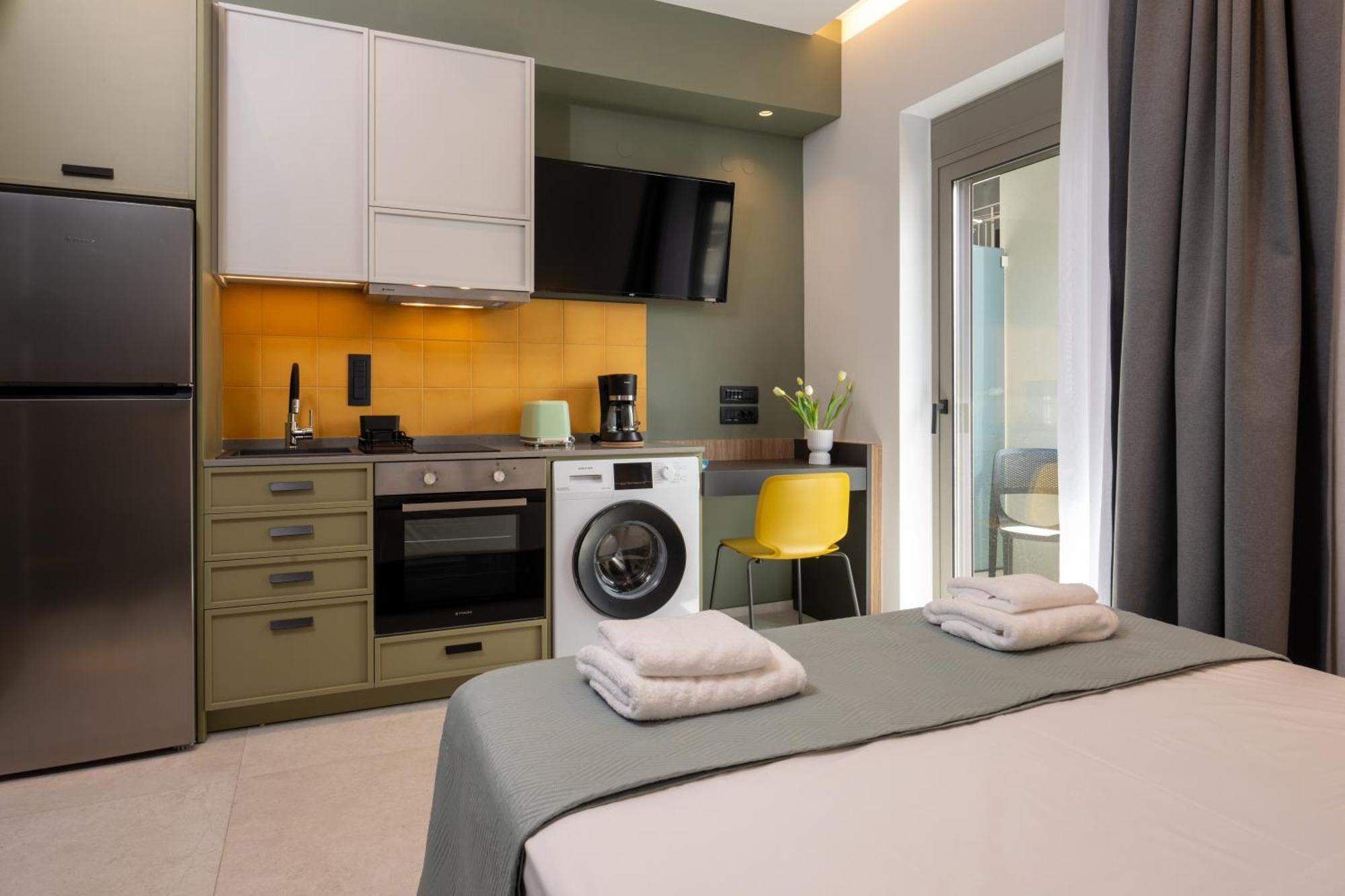 Mosaic Urban Living Apartment Ираклио Екстериор снимка