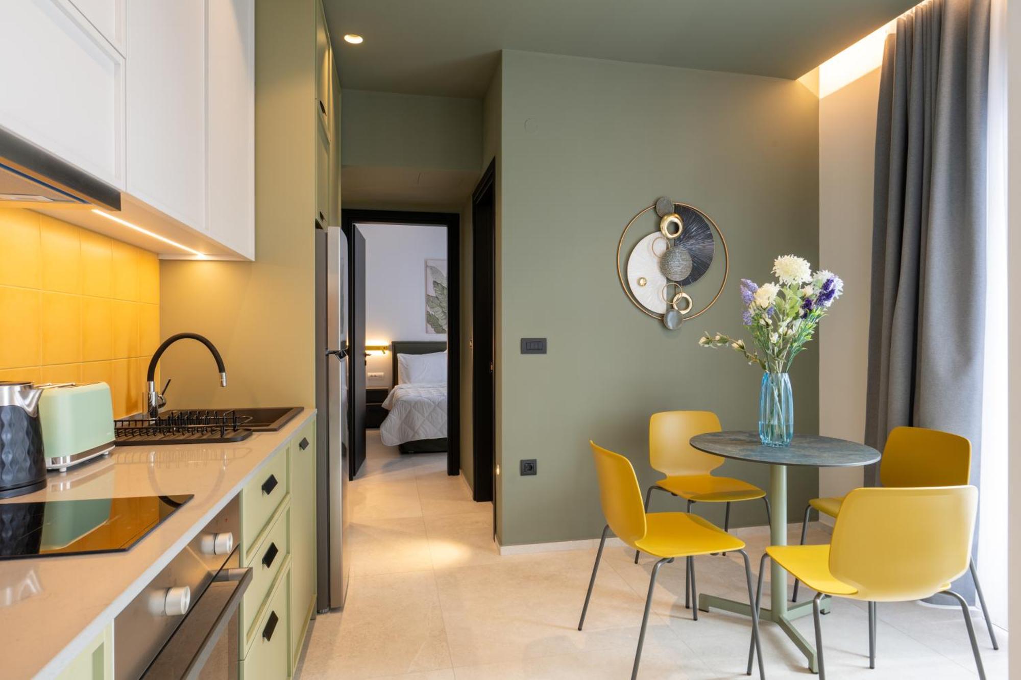 Mosaic Urban Living Apartment Ираклио Екстериор снимка