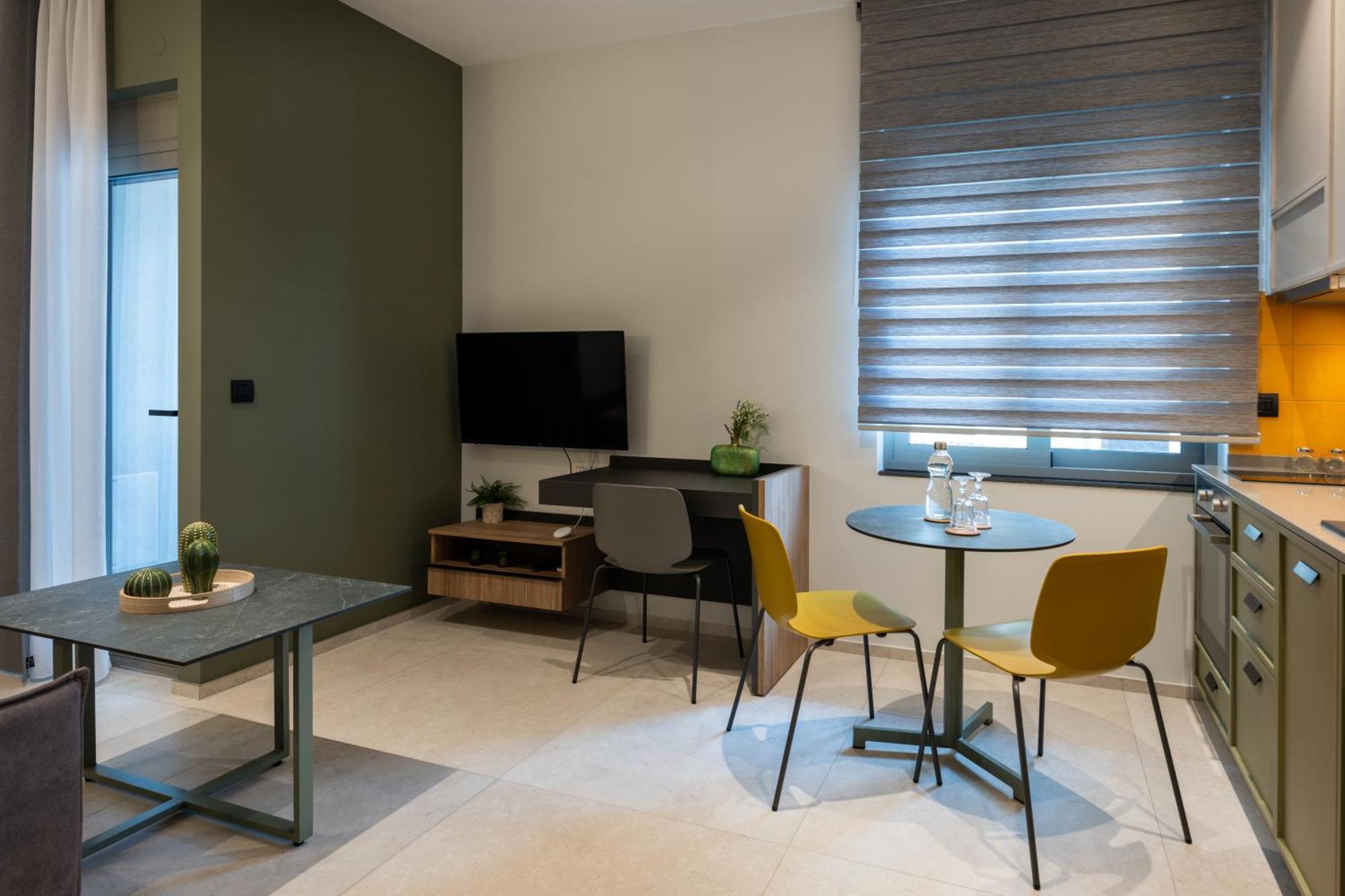 Mosaic Urban Living Apartment Ираклио Екстериор снимка