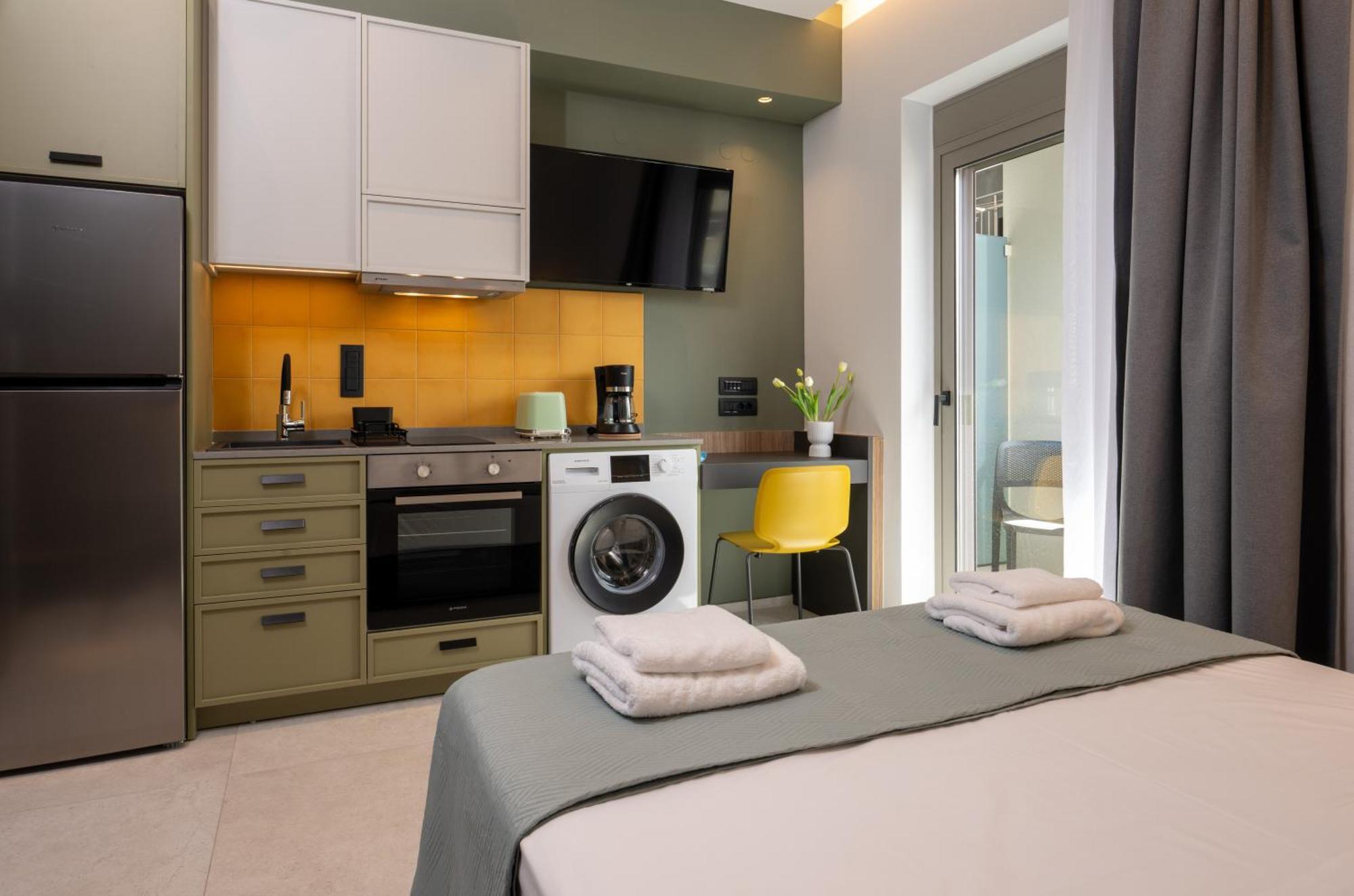 Mosaic Urban Living Apartment Ираклио Екстериор снимка